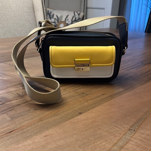 Michael Kors Handbags - Michael Kors Bradshaw crossbody bag in Yellow, blue and white